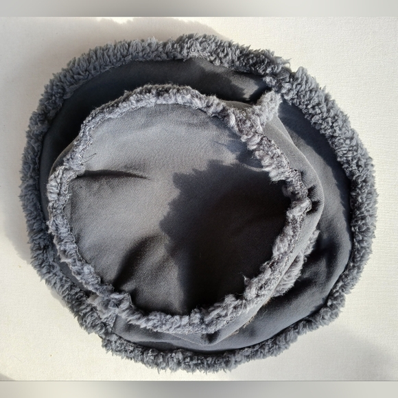 UGG dark grey , black writing UGG , bonded fleece sherpa bucket Unisex hat - Picture 7 of 7